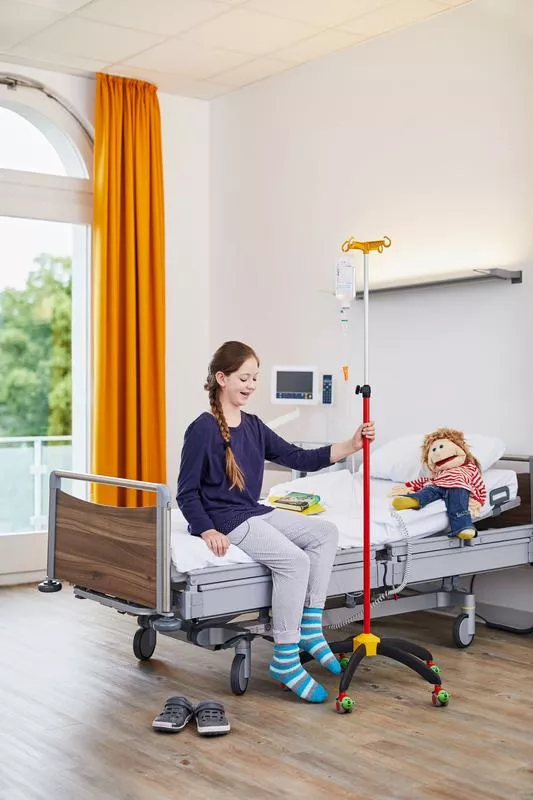 Farbiger Infusionsständer
