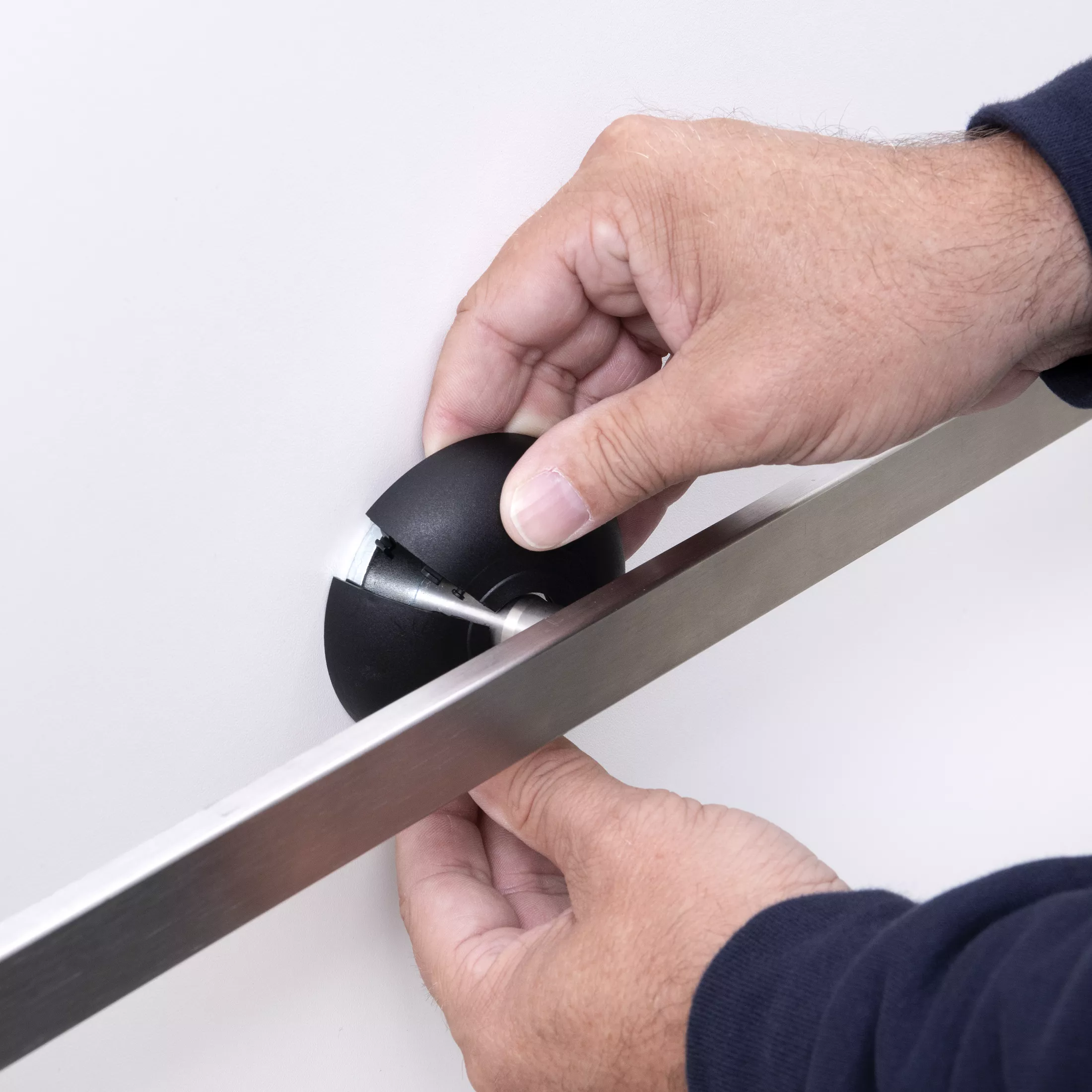 Wandschiene (Geräteschiene) mit Clip-Abdeckung